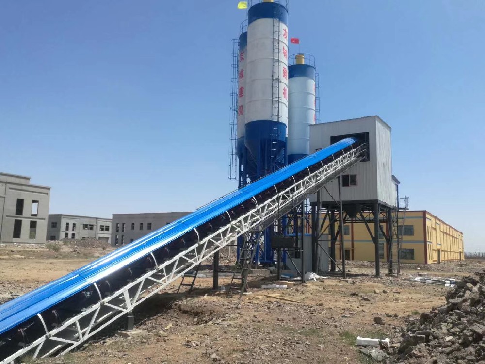 Заказчик из Камбоджи приобрел бетоносмесительный завод  Youcheng Machinery HZS90 для установки на своем объекте.